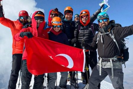 ‘Arcelik Team’ Climbed to the Top of Mount Ararat